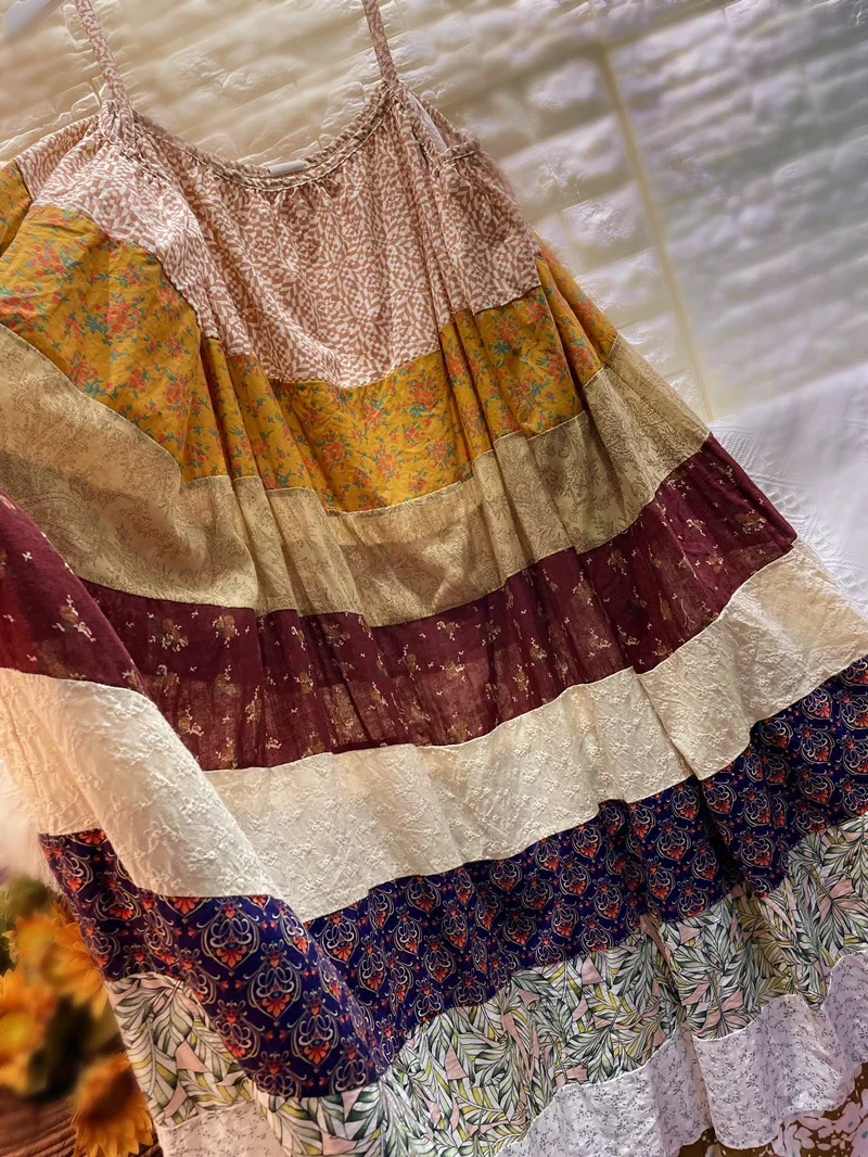 Летнее пляжное платье для отпуска из хлопка и льна на тонких бретельках в стиле