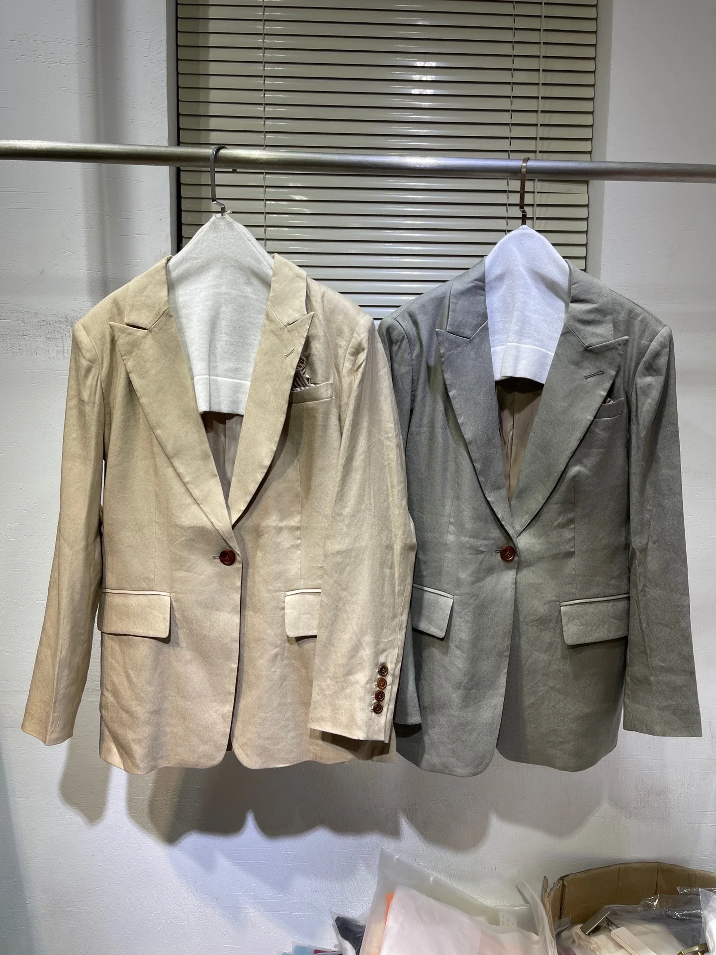 

Notched collar women solid linen cotton blazers chain one button blazer coat