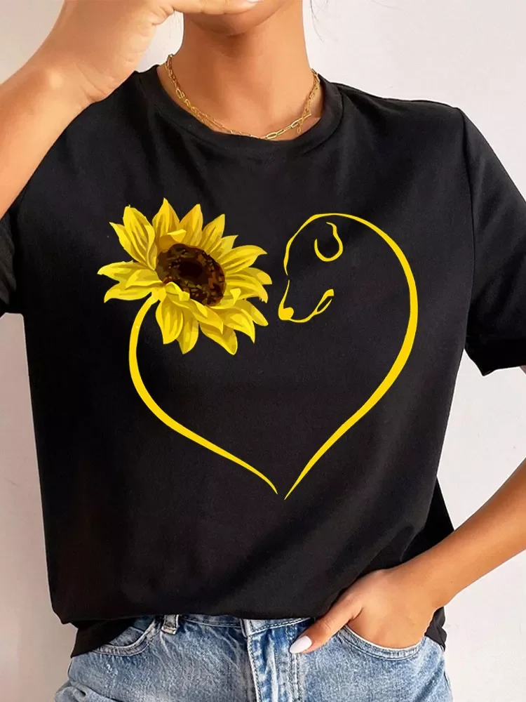 New in T Shirt Sunflower Heart Print T Shirt Women Fashion Black T Shirt Female Short Sleeve Cute Graphic Tee Tops Casual T-shir