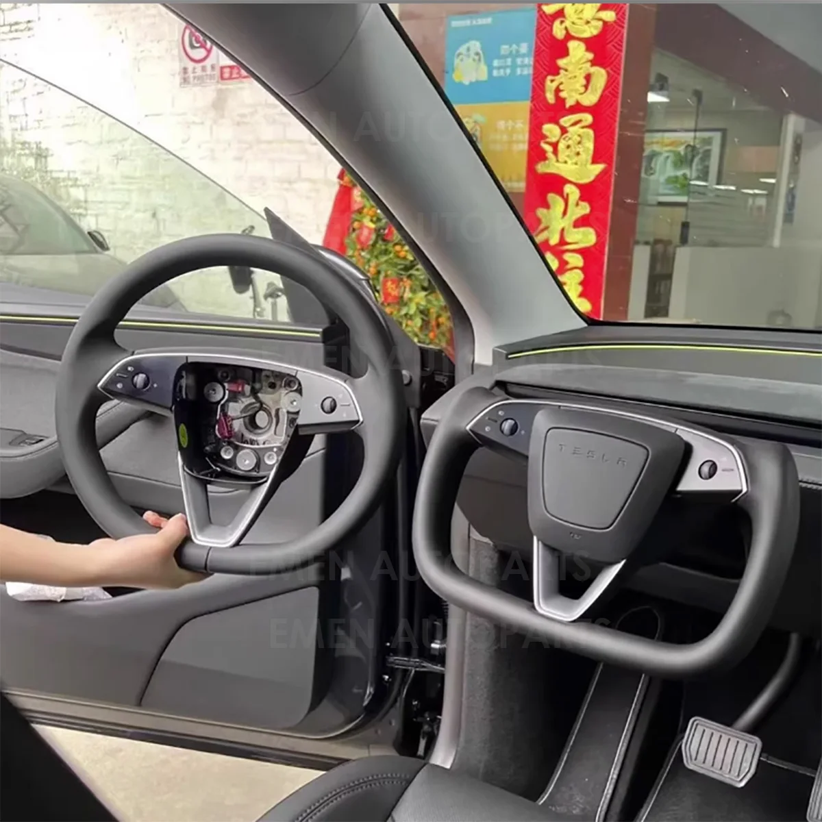 Фото Руль с хомутом 350 мм для Tesla New Model Y Juniper YL 2026, с подогревом, из премиальной кожи наппа, спортивный гоночный руль. №2