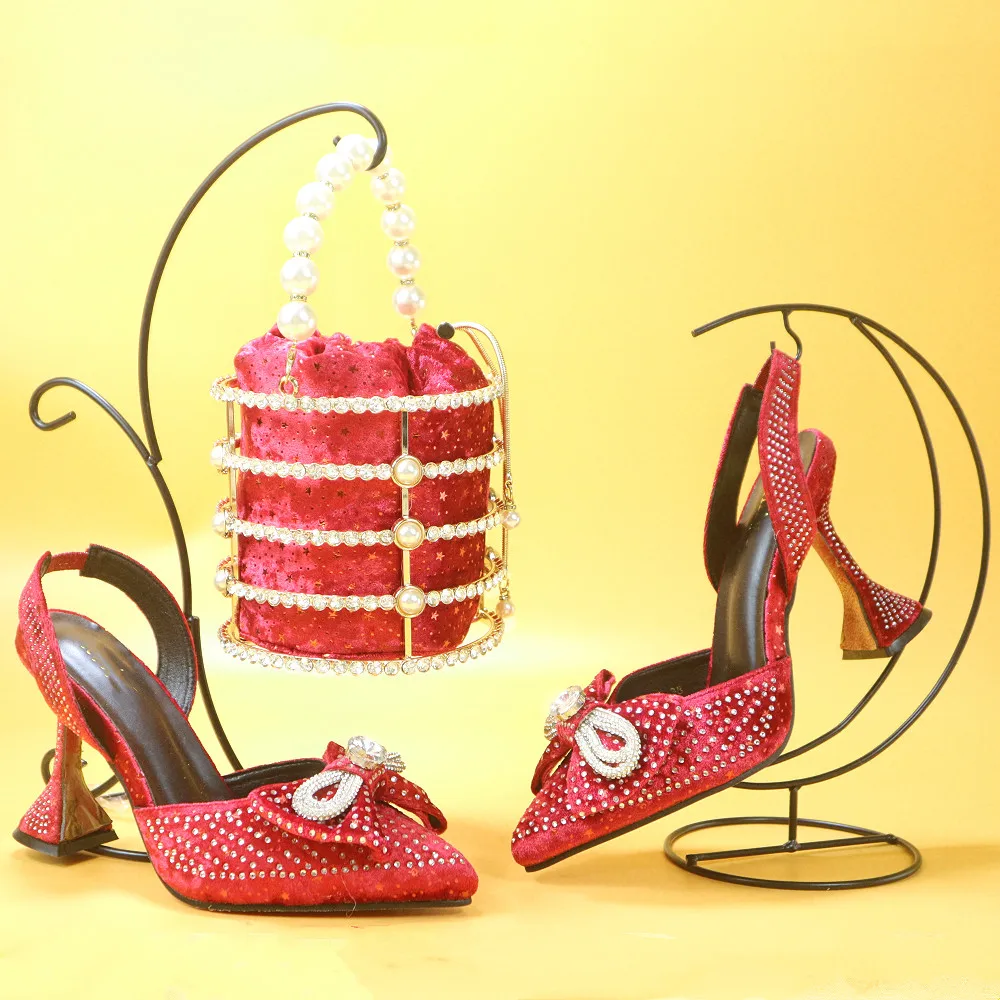 

Итальянская модная дизайнерская женская обувь на высоком каблуке с острым носком и украшением из кристаллов сумка двойного назначения набор для свадебной вечеринки