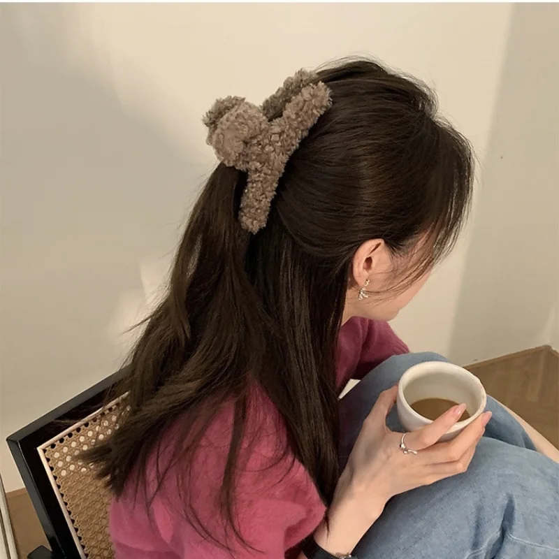 

Korean Fashion Hair Claw Clips for Women Autumn Winter Large Hair Clips Plush Barrettes Claw Clip Women Hair Accessories