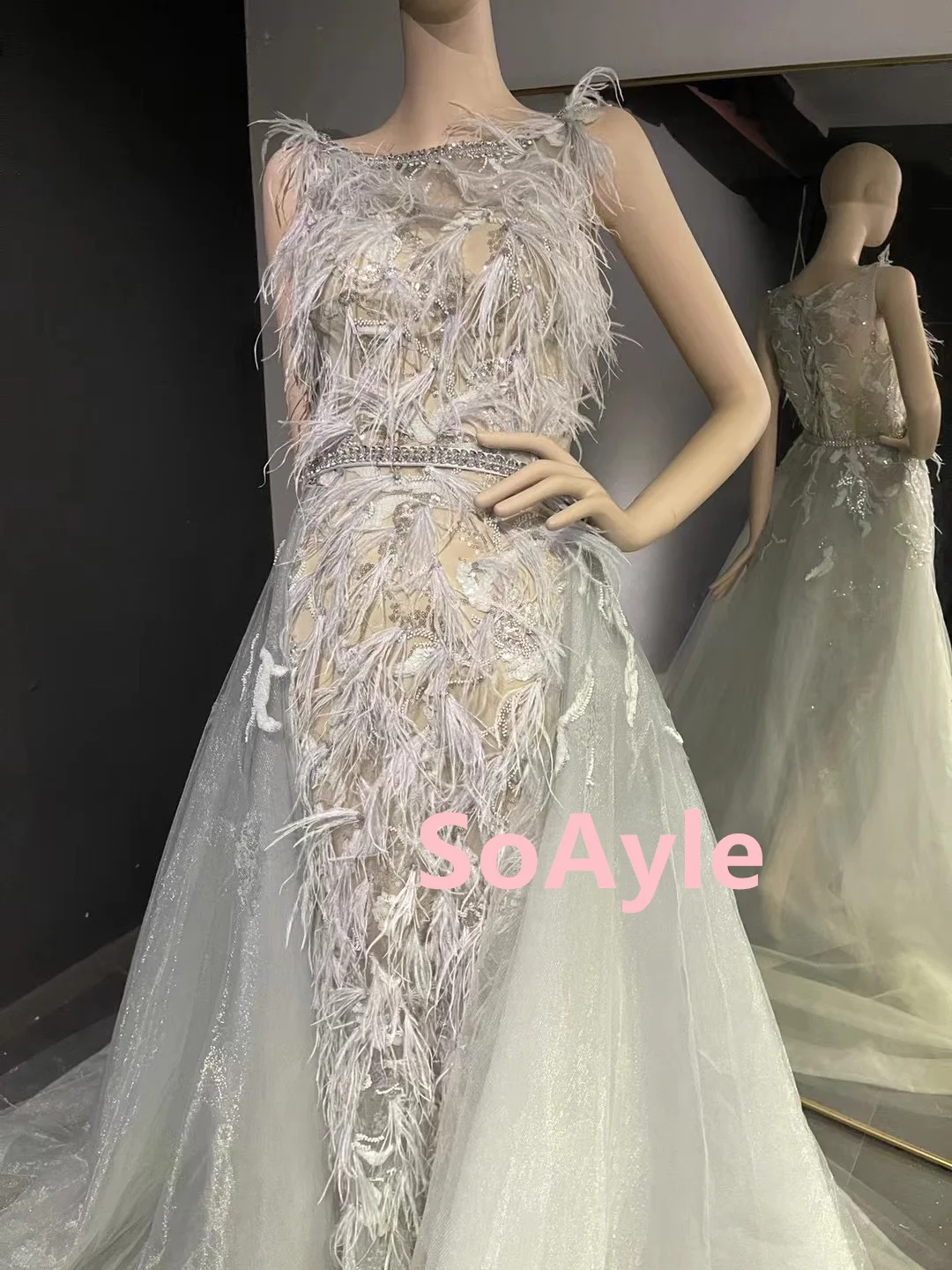 Рисунок 2 - Женское вечернее платье с перьями SoAyle