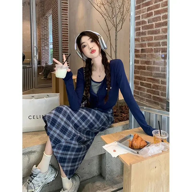 Женское платье с воротником-халтером длинное клетчатое длинным рукавом осень 2024