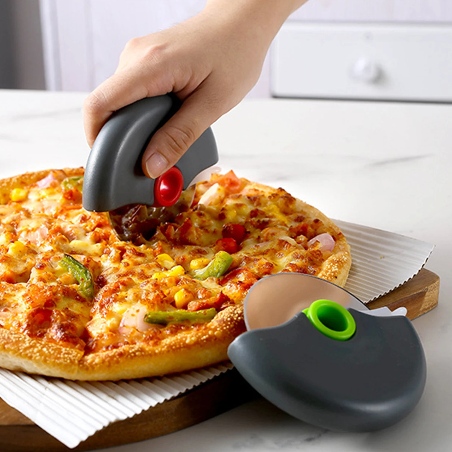 

New Portable Round Wheel Cutting Knife For Pizza With Lid Roller Dough Slicer Cutter Pastry Kitchen Baking Accessories Tools