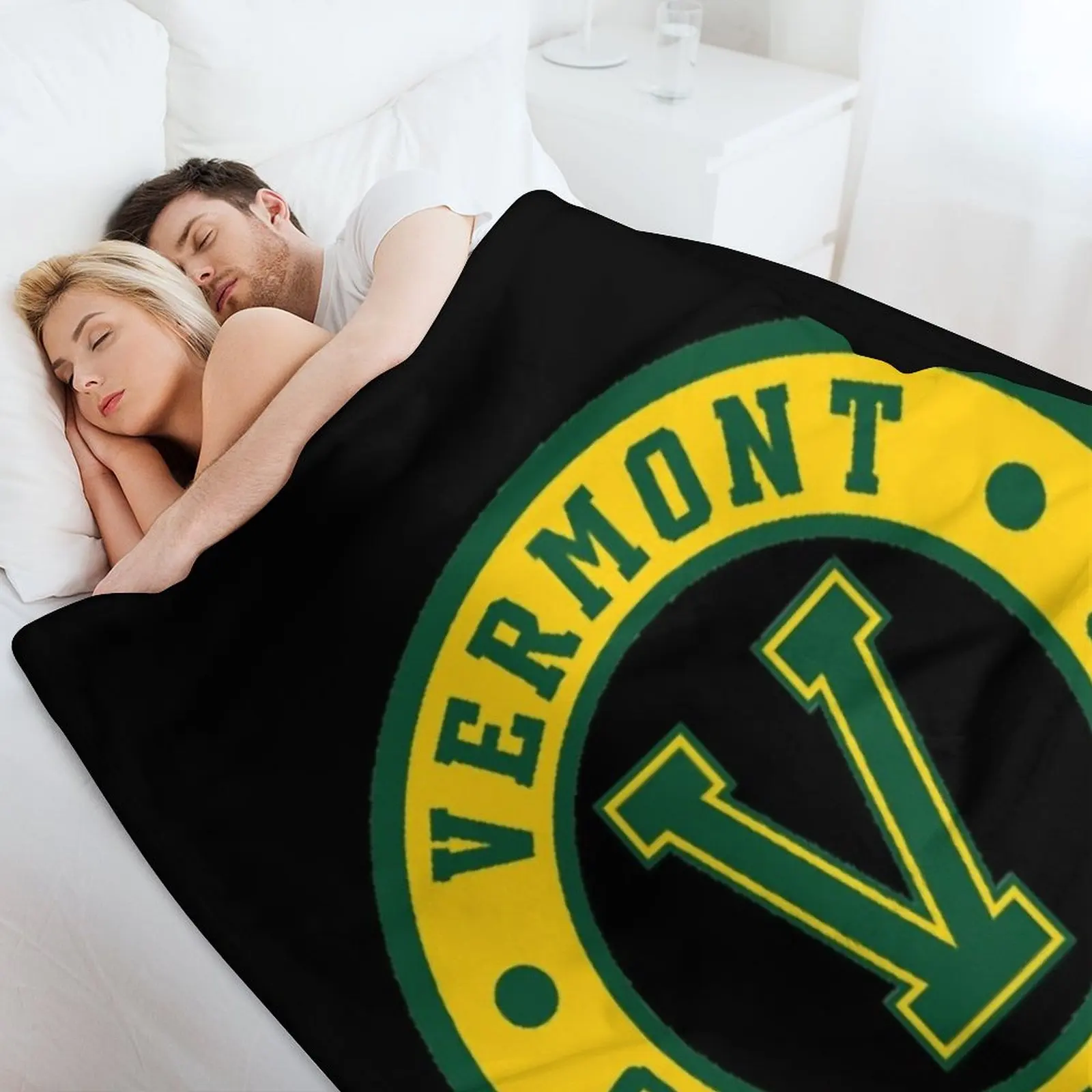 Фото Университет Вермонтского колледжа - UVM - Уютный плед Catamounts с ярким цветом, который не выцветает №4