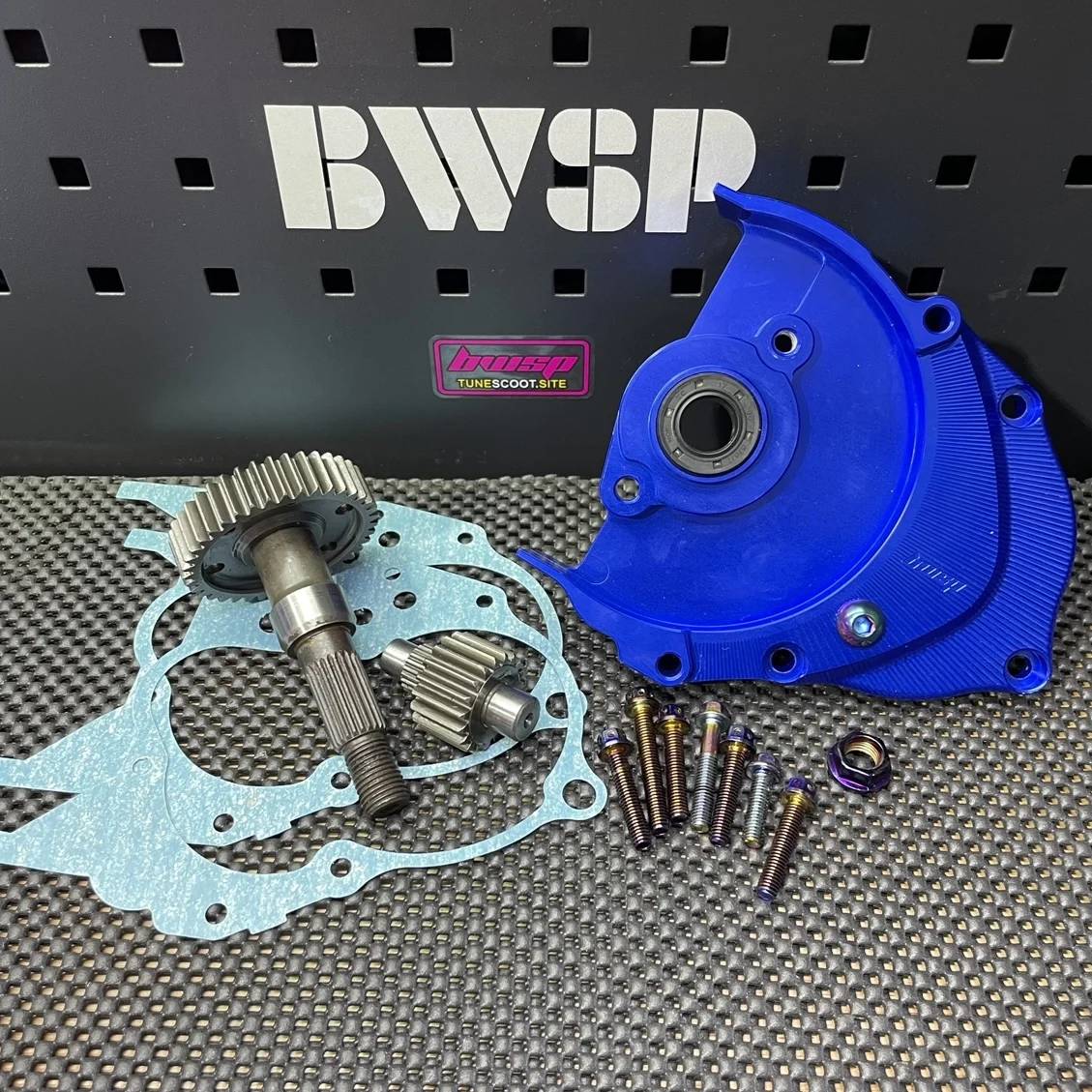 

Коробка передач с крышкой DIO50 AF18 и чехлы CNC с модифицированными вторичными передачами синего цвета