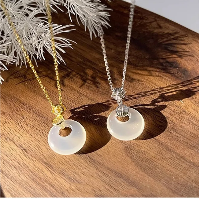 

Женское ожерелье из серебра пробы с белой Нефритовой металлической пряжкой