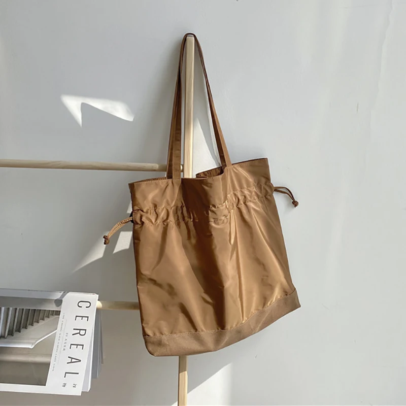 

Нейлоновые большие дизайнерские сумки для женщин, простая модная сумка-шоппер на шнурке, большая дорожная однотонная женская сумка через п...