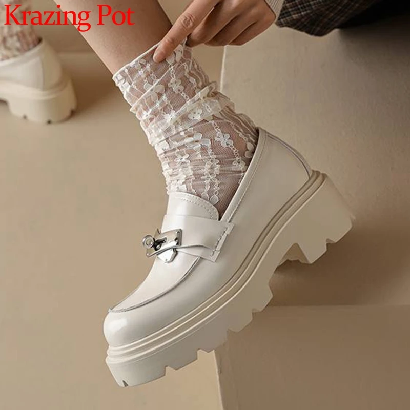 

Krazing Pot Cow Leather Round Toe Med Heels Loafers Shoes Platform Lock Catch Slip on Concise Preppy Style Design Women Pumps