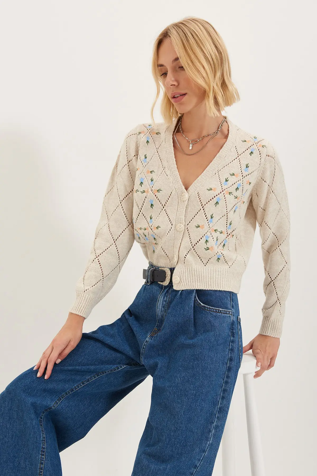 

Trendyol Embroidered Knitwear Cardigan TWOAW22HI0188
