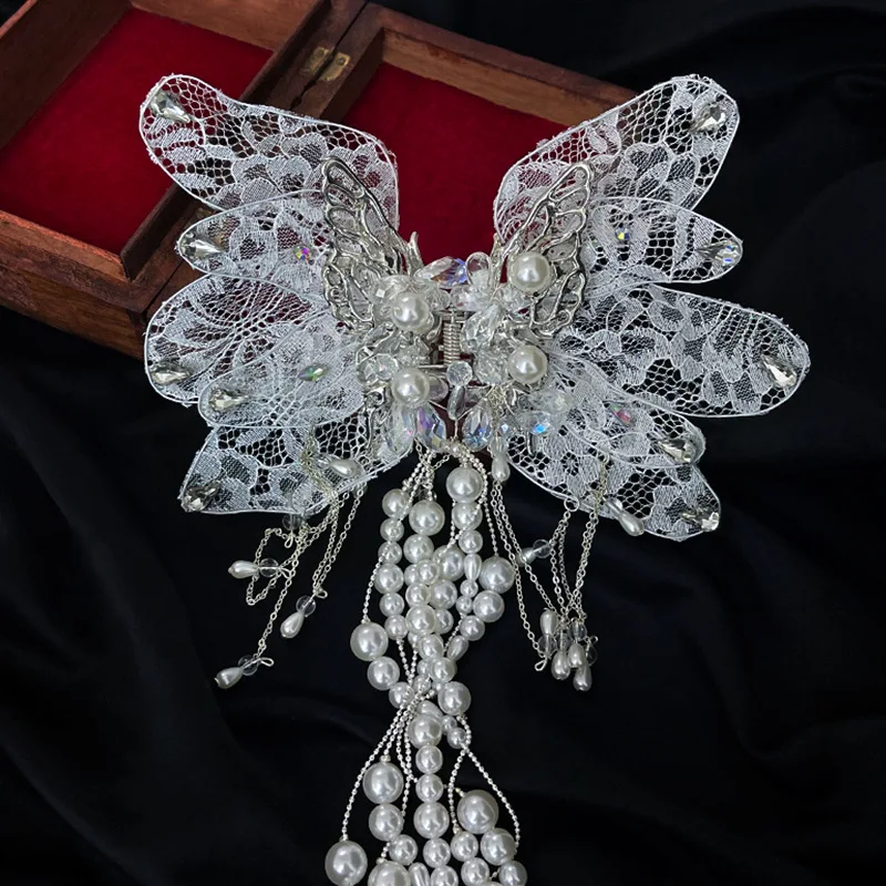 

Свадебная заколка для волос с белыми бабочками, крыльями, жемчужинами и кисточками