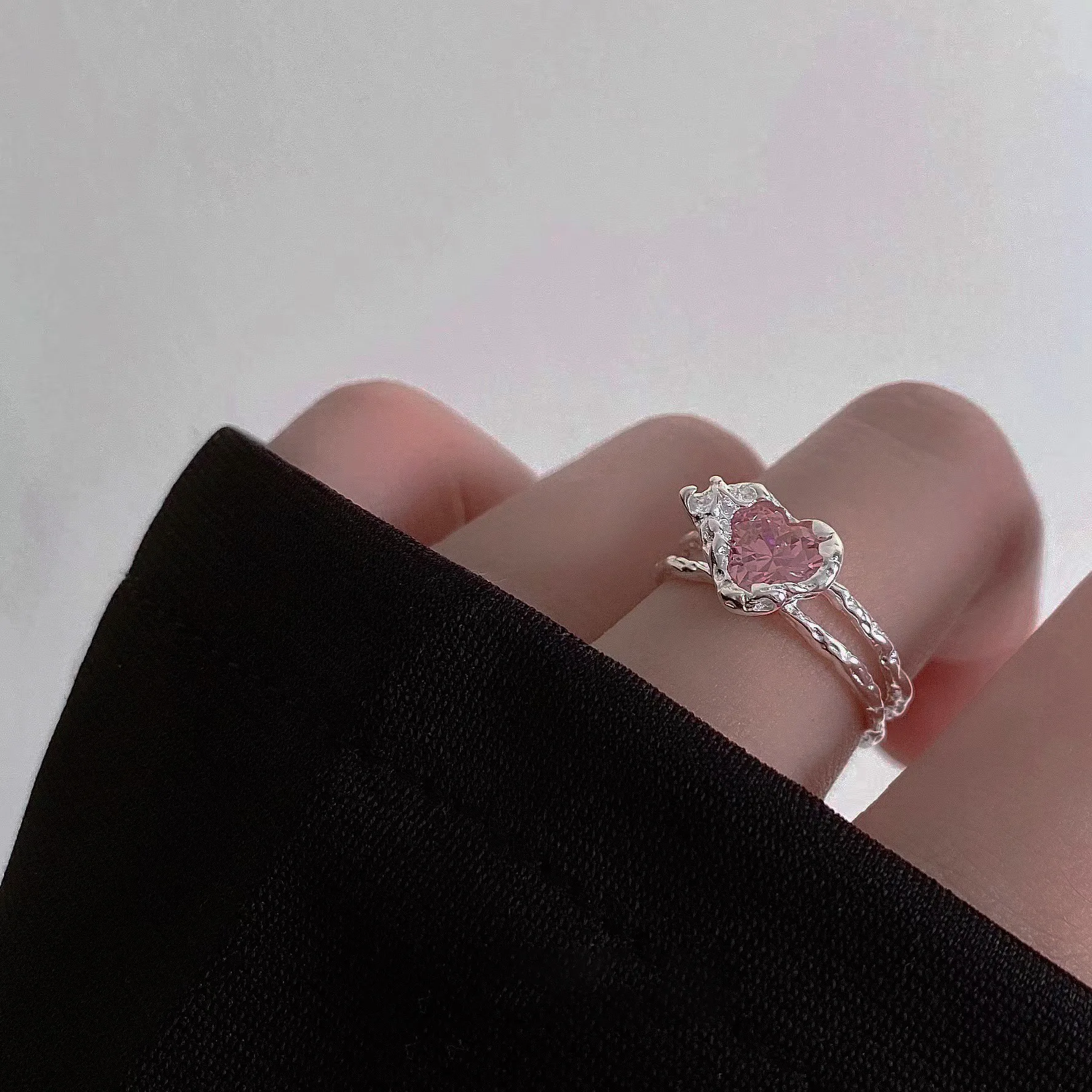

The New Fashion Pink Love Zircon Ring Is A Luxury and Exquisite High-end Open Ring for Girls