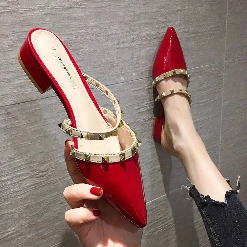 Босоножки женские с острым носком модные Гладиаторы полузаклепками белые