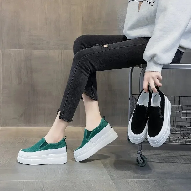 Женские кроссовки из натуральной кожи толстая подошва танкетка без шнуровки