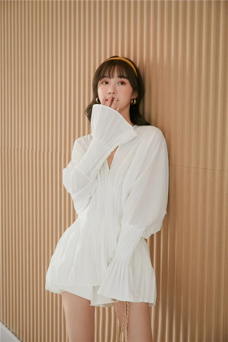 Элегантная женская Свободная белая плиссированная рубашка с V-образным вырезом