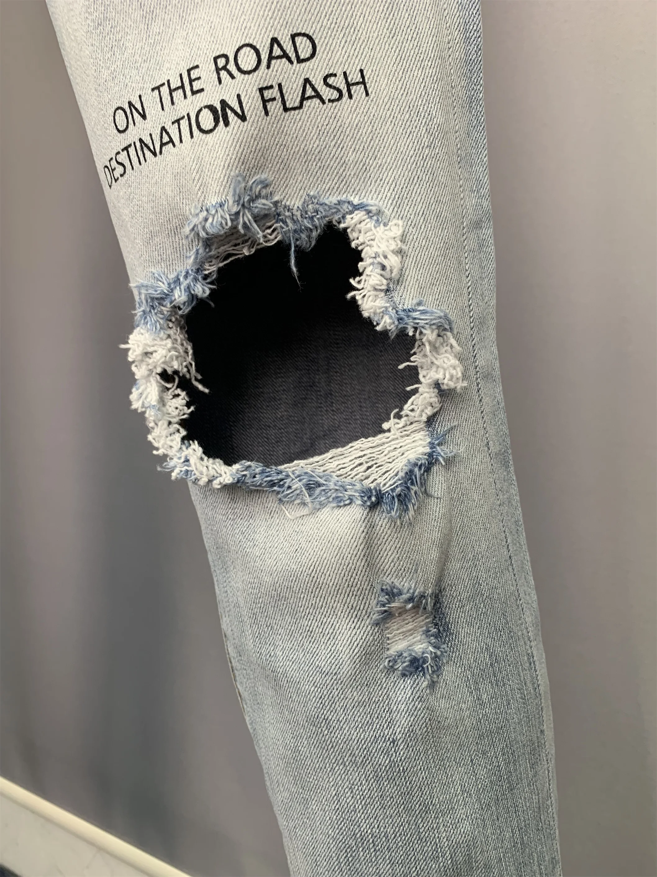 2023 New D2 Jeans Men's Jeans Fashion Slim Fit Wash Hole Patch Print Graffiti Feet