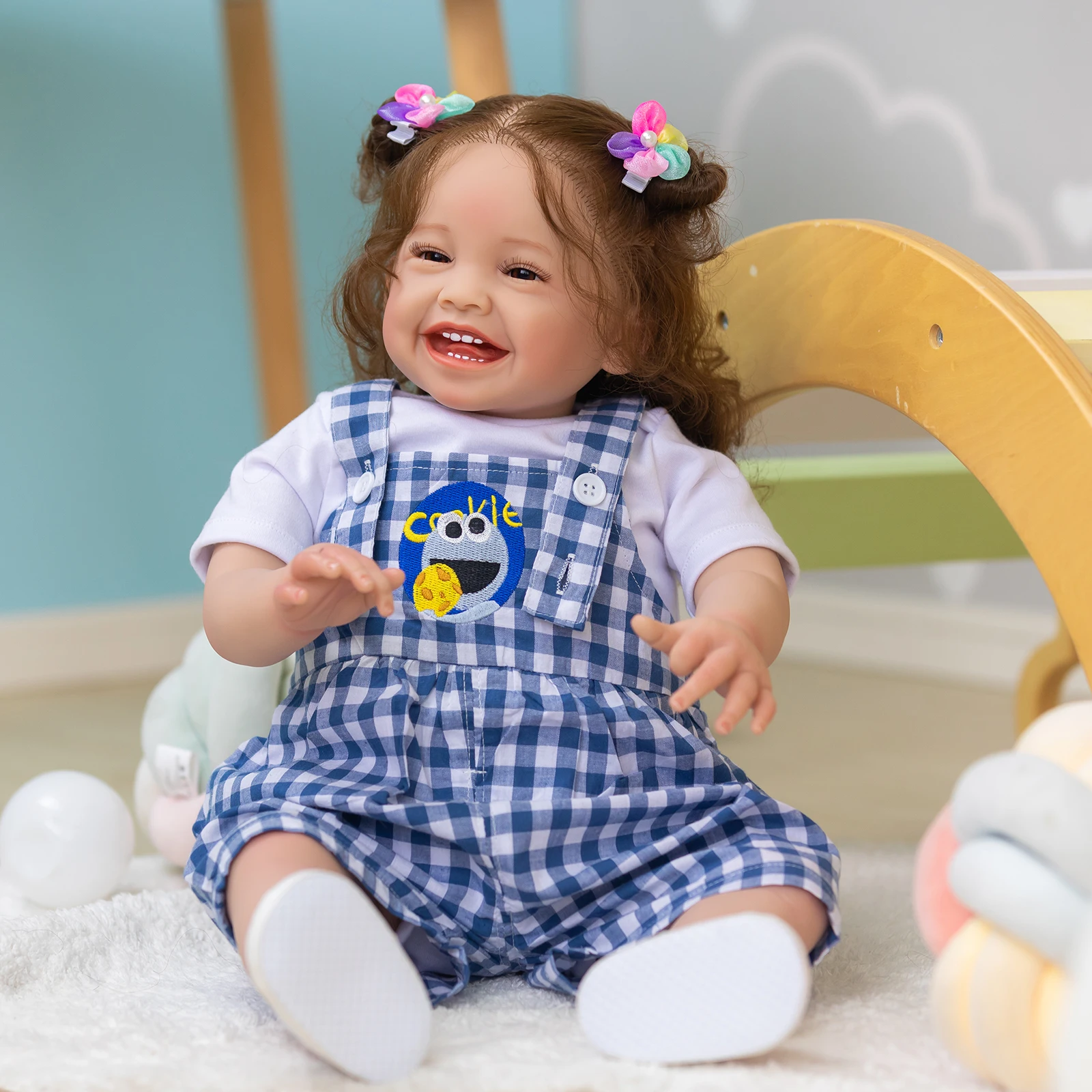 

Кукла младенец реборн мила, 60 см, веселая девочка, размер младенца 3 месяца, ручная роспись, объемный тон кожи, рука, вьющиеся коричневые волосы