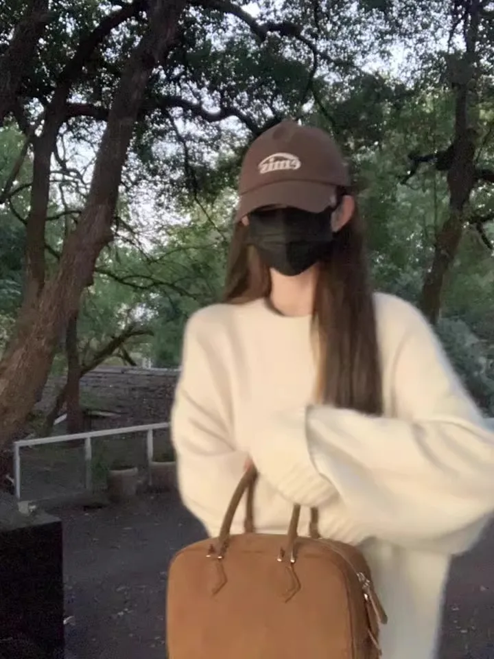 2024 New Autumn and Winter Small White Loose Idle Sle Sweater Women High Sense Inner wear Base Thick Upper Garment