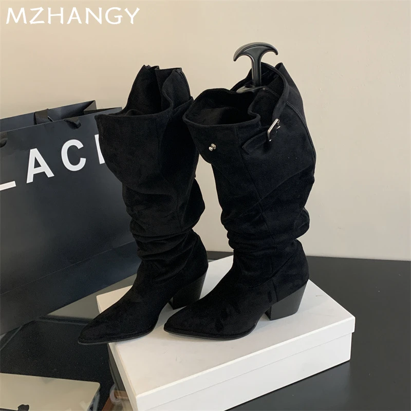 Женские замшевые высокие сапоги с острым носком дизайнерские массивные туфли на