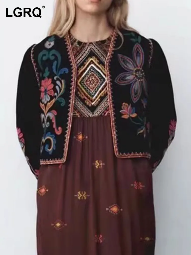 

Женский короткий пиджак с начесом и вышивкой, на осень