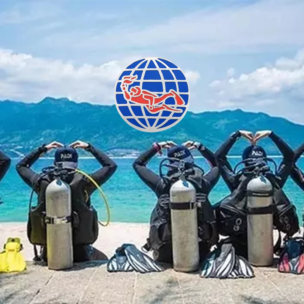 Фото Эмалированная булавка с логотипом PADI, булавка на лацкане Global Diver, красный значок Diver Blue Earth, тематический рюкзак для подводного плавания, аксессуары №1