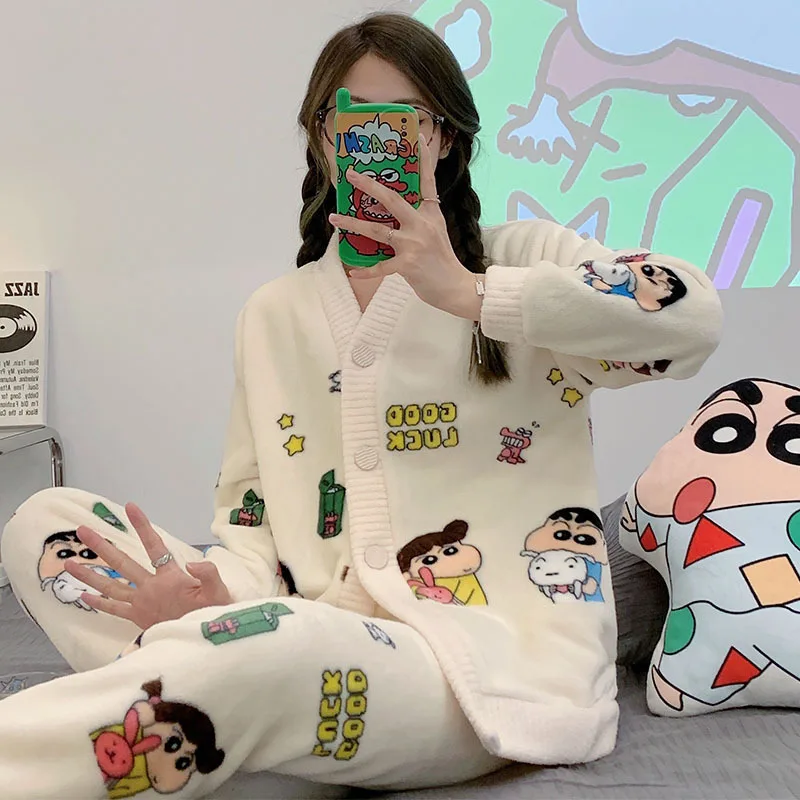겨울 크레용 신짱 산호 벨벳 카디건 파자마 세트 여성용 귀여운 애니메이션 만화 패턴 액세서리 홈 의류 세트 선물