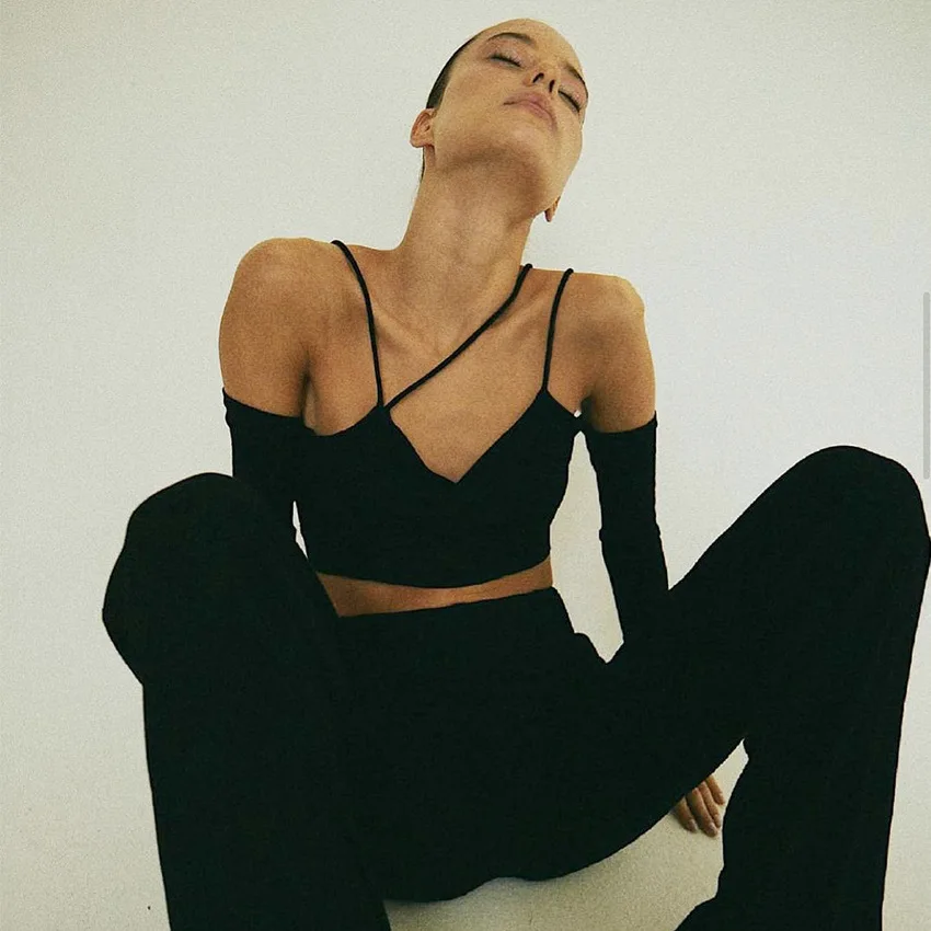 

Женская Асимметричная футболка, облегающий топ в стиле панк с вырезами, весна-лето 2022