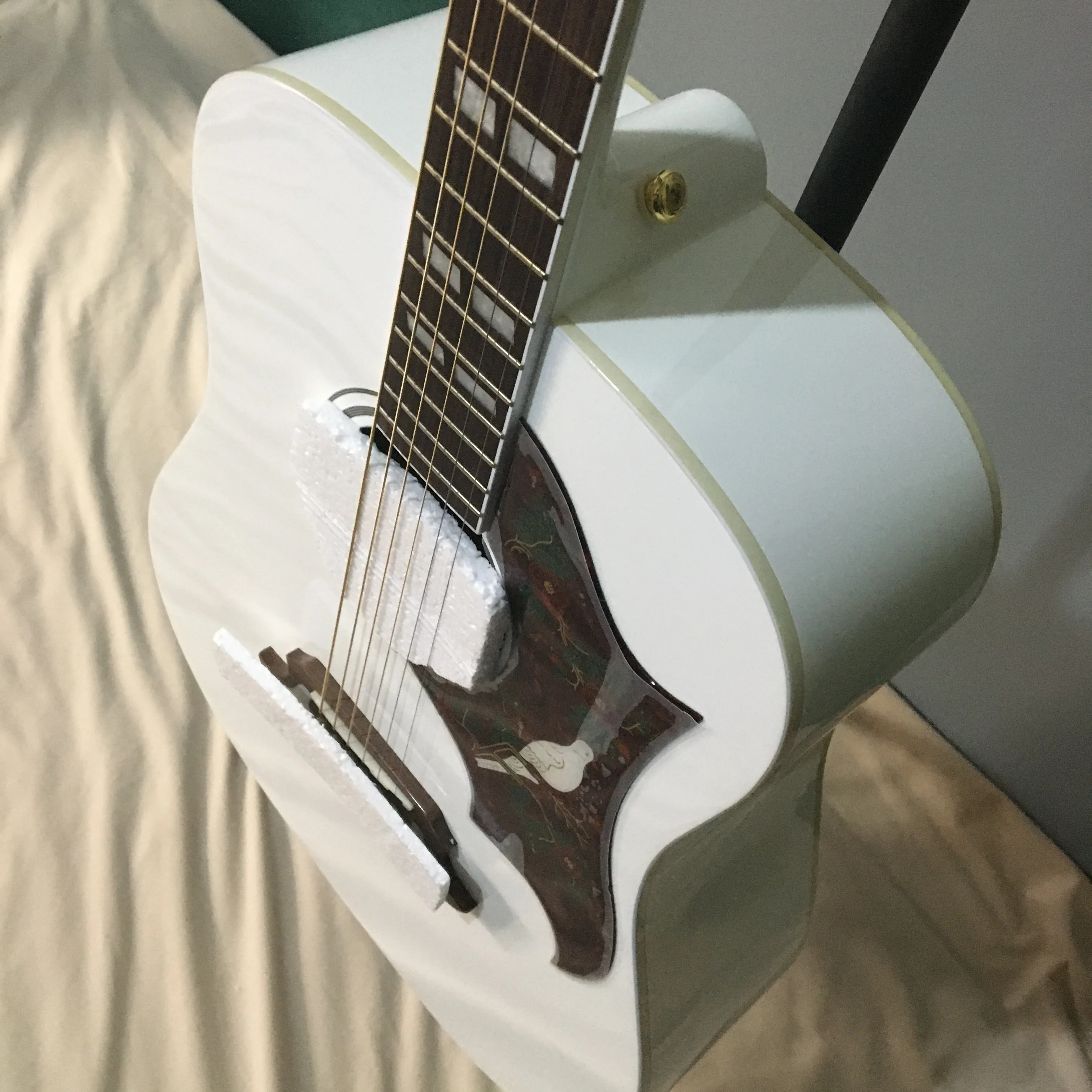 Белая акустическая электрическая гитара в виде голубей топ из твердой ели с 301 EQ