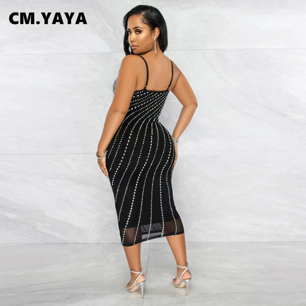 Женское летнее облегающее платье средней длины CM.YAYA со стразами |