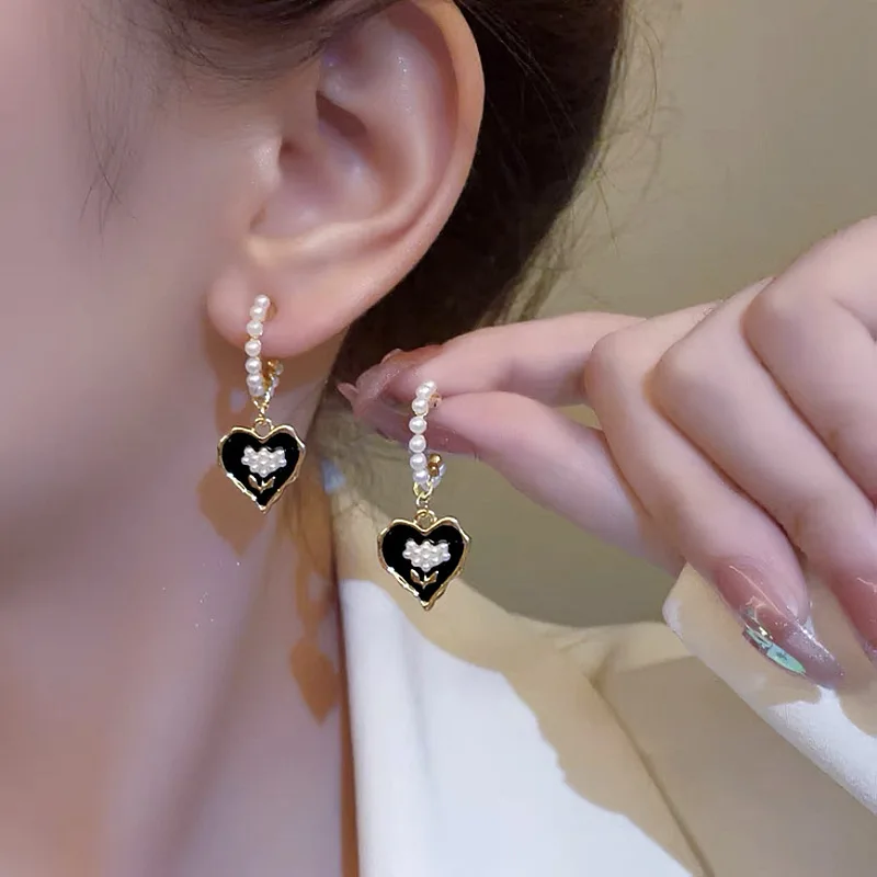 

Simple Love Earrings Korean Version S925 Silver Needle Temperament Black Pearl Earrings Temperament Ear Accessories Wholesale