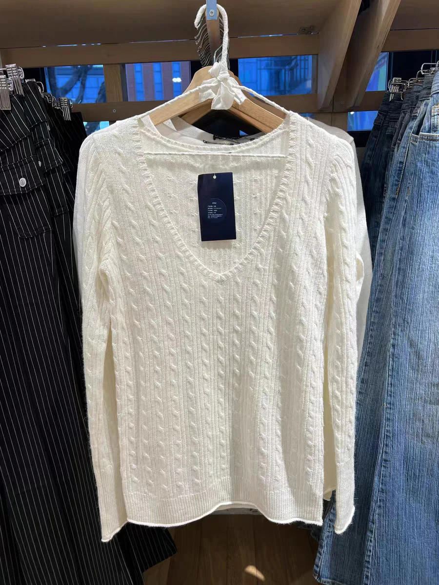 Бежевый тонкий вязаный свитер с витым цветком женские весенние джемперы