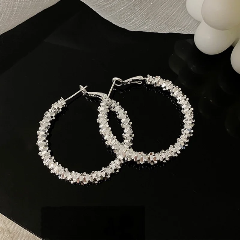 

Fashion Shiny Round Earrings for Women Silver Color Fragment Metal Design Temperament Party Engagement Jewelry Girl Gift