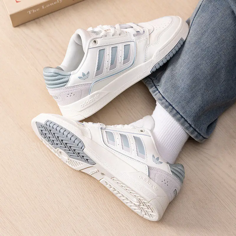 Фото Кроссовки Adidas KJ1116 женские ретро на платформе, кремово-серые с синим, с мягкой тканевой стелькой, износостойкой резиновой подошвой, для повседневной ходьбы №2