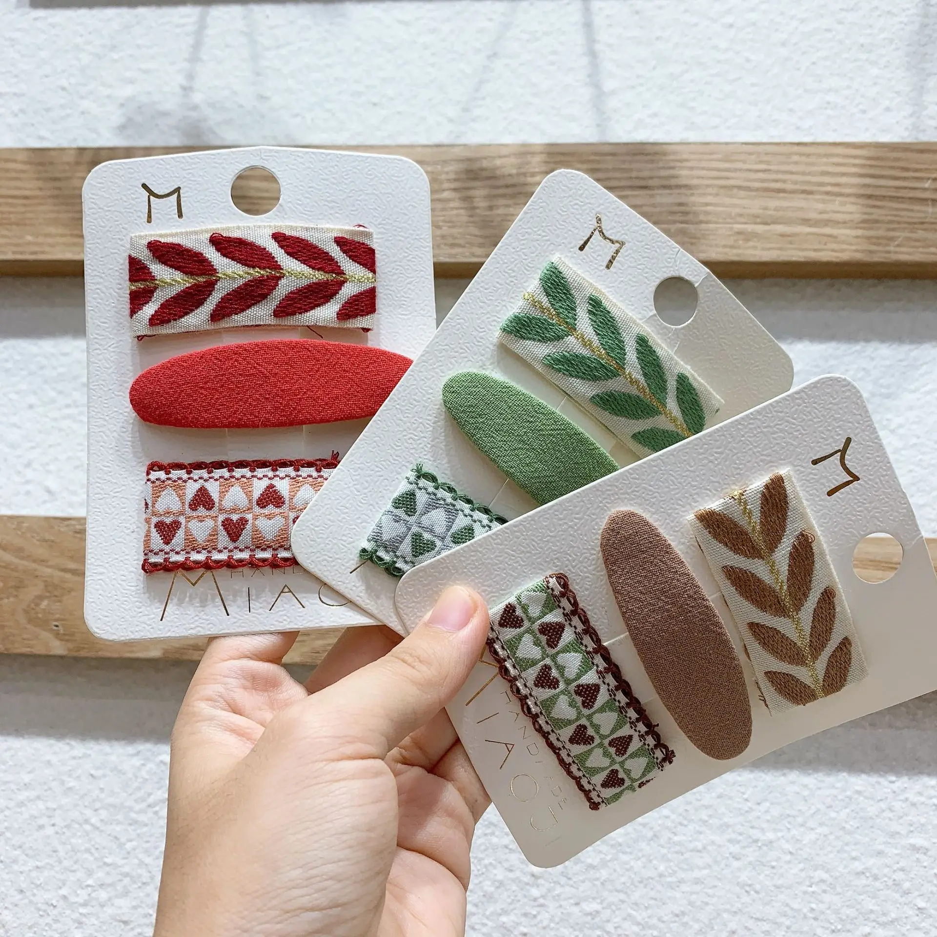 

3 Pcs/Lot New Vintage Embroidery Leaves Hair Clip Cloth Red Pink Barrettes Hair Clip For Women Girl Accessories