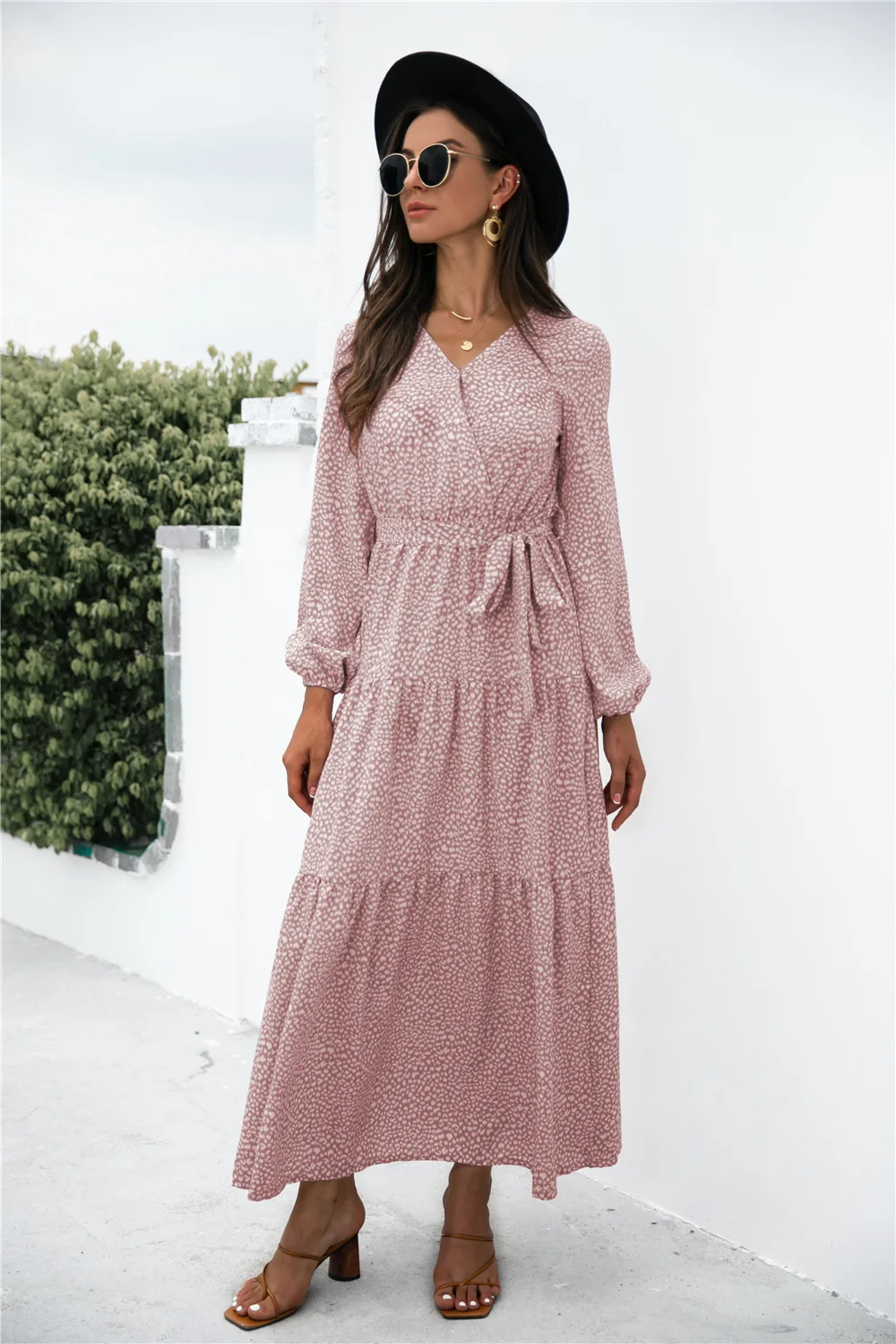 

2022 Europe and America Autumn and Winter New Women's Temperament Printed V-neck Tie Lantern Sleeve Swing Dress