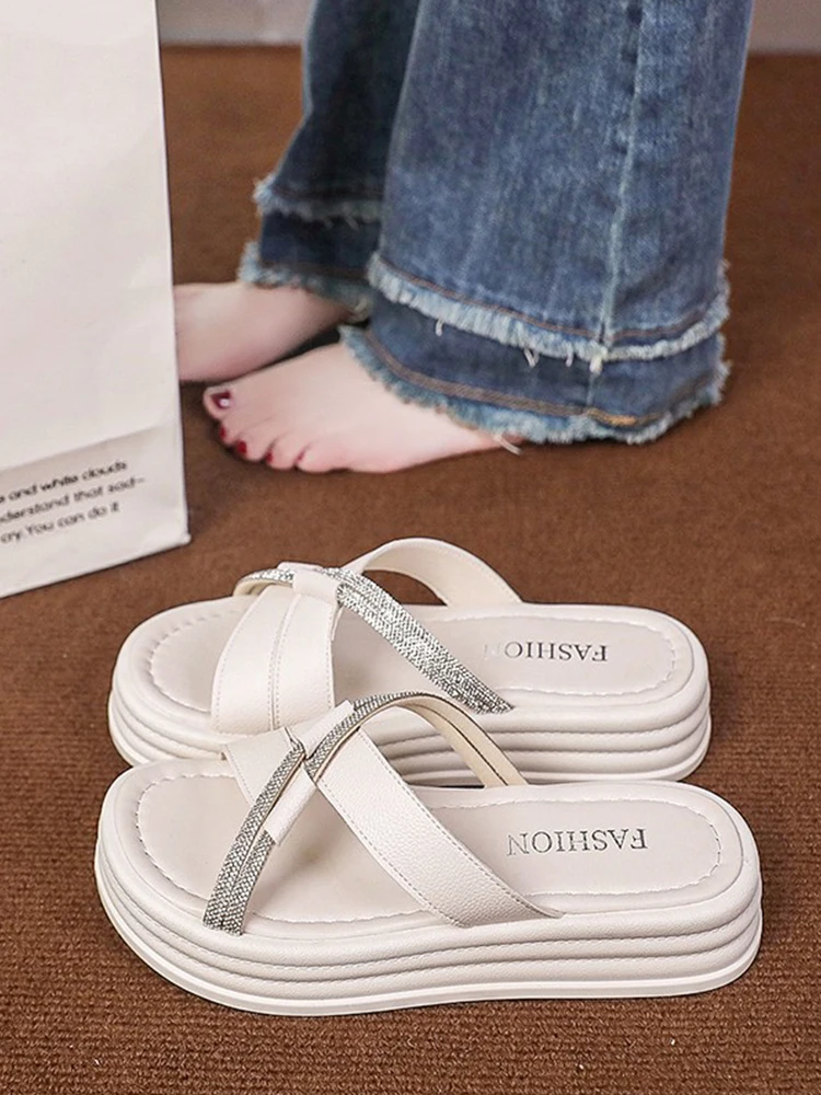 

Flat Shoes Female Womens Slippers Outdoor Luxury Slides Pantofle Jelly Flip Flops Platform Med Beach Designer 2023 Glitter