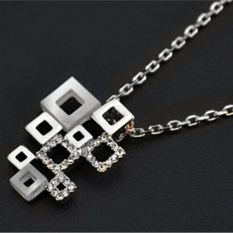 Ожерелье и серьги с полыми квадратными кулонами Подарочные ювелирные изделия