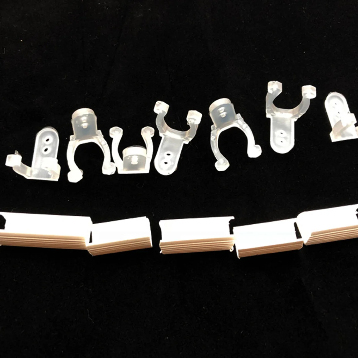 

50 PCS/Pack Clear Hangers LED Rope Light Clips Round Second Line Mounting Holder