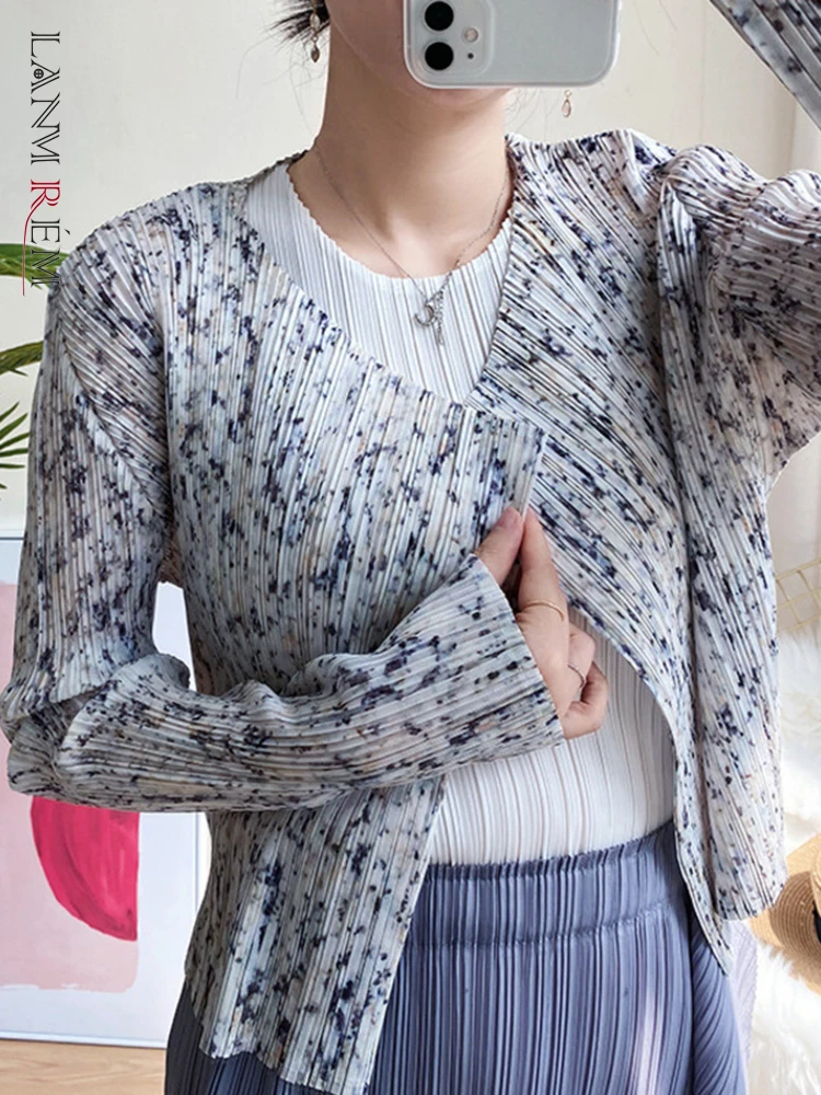 

LANMREM 2022 Autumn V Neck Single-button Floral Print Loose Pleated Shirt Short Sleeve Light Weight Top For Women 2A2563