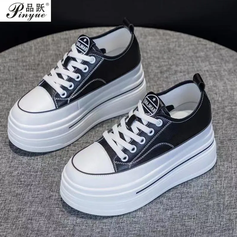 

Женские кроссовки из ПУ кожи, на платформе 8 см