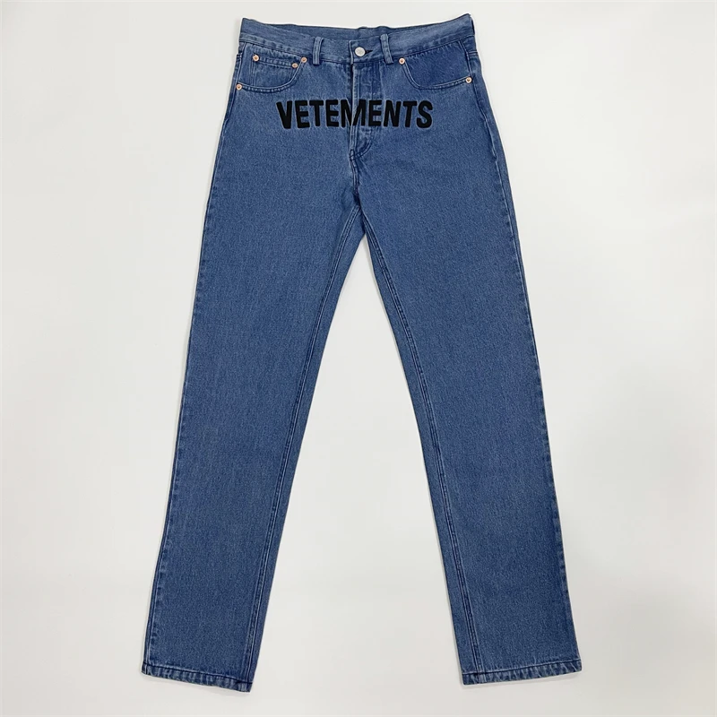 

Blue Vetements Jeans Men Women 1:1 kanye Washed Embroidered Logo Patch Label VET Jeans Trouser y2k