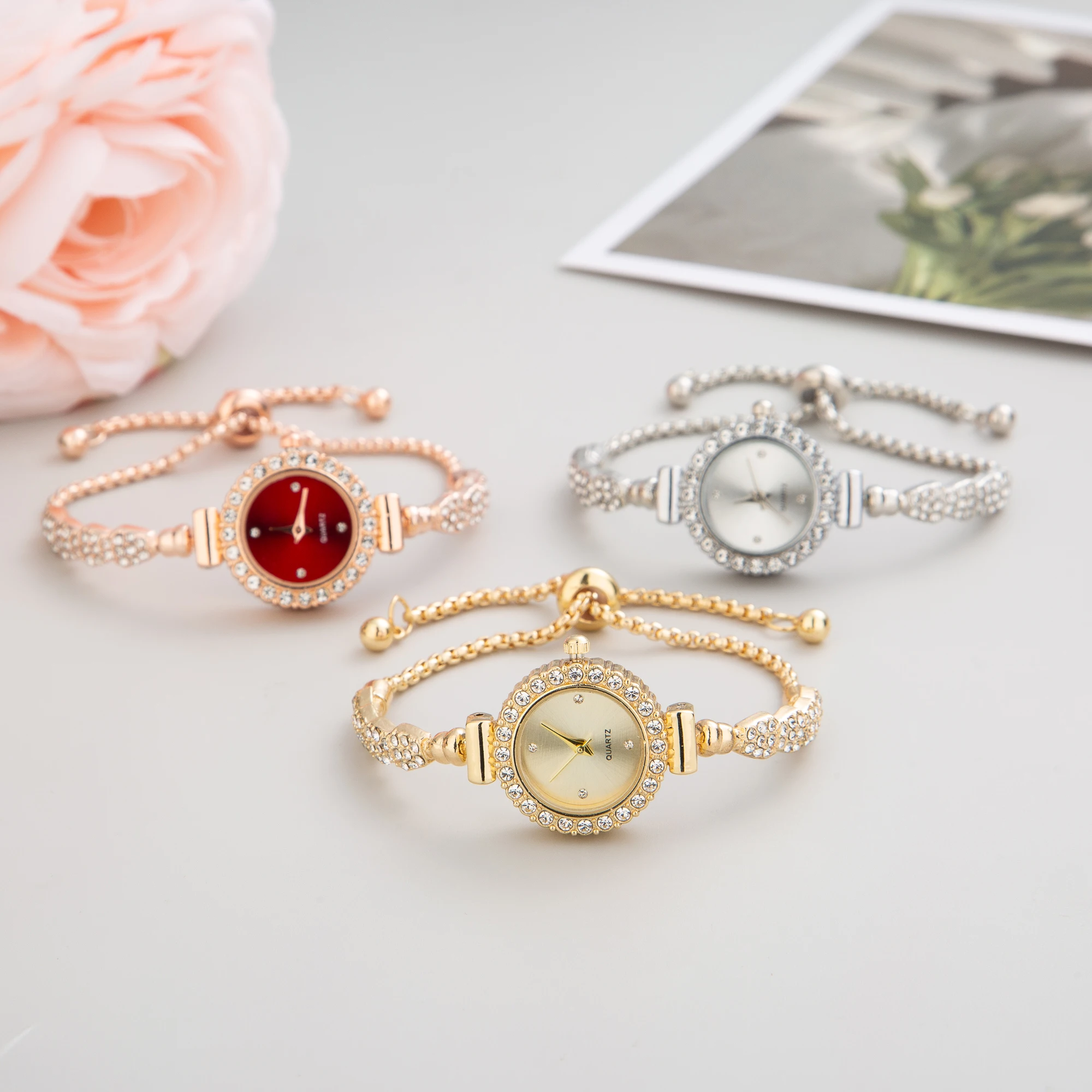 2023 reloj cuarzo Cute Bracelet Watches for Women Diamond Crystal Watch  Fashion Quartz Womans Wristwatches for Free Shiping