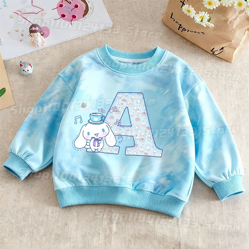 Фото Милая футболка Cinnamoroll в уличном стиле для девочек, с принтом Sanrio и аниме-буквами, детская, Y2K, кавайная, тай-дай, уличная, пуловер, с длинными рукавами №1