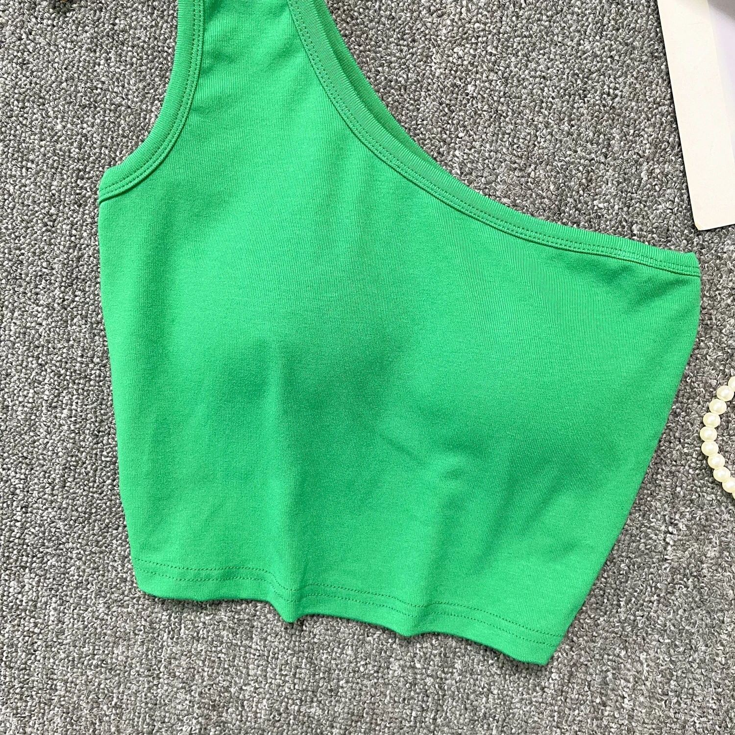 Женский однотонный топ на одно плечо