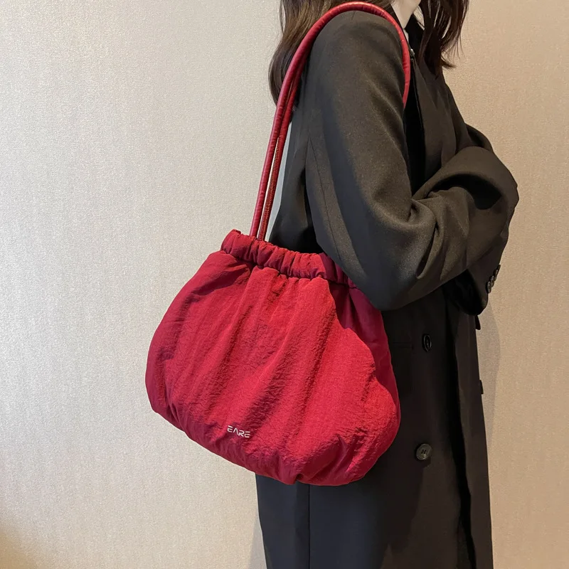 

Casual Women's Large Capacity Shoulder Bag Solid Color Quilted Female Tote Purse Bags Nylon Cloth Ladies Portable Travel Handbag