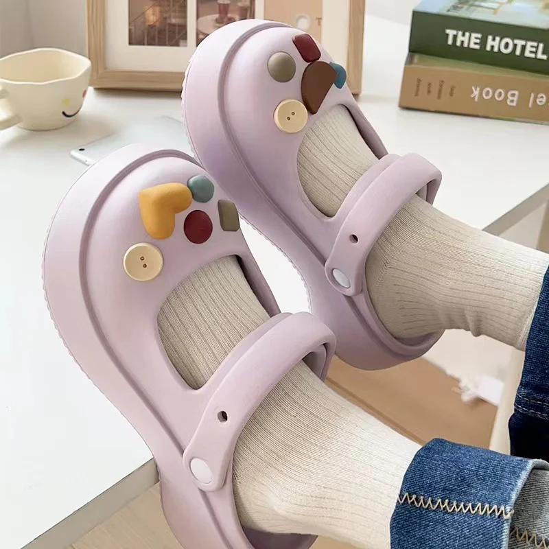 Женские сандалии с перфорацией летние Нескользящие босоножки мультяшным