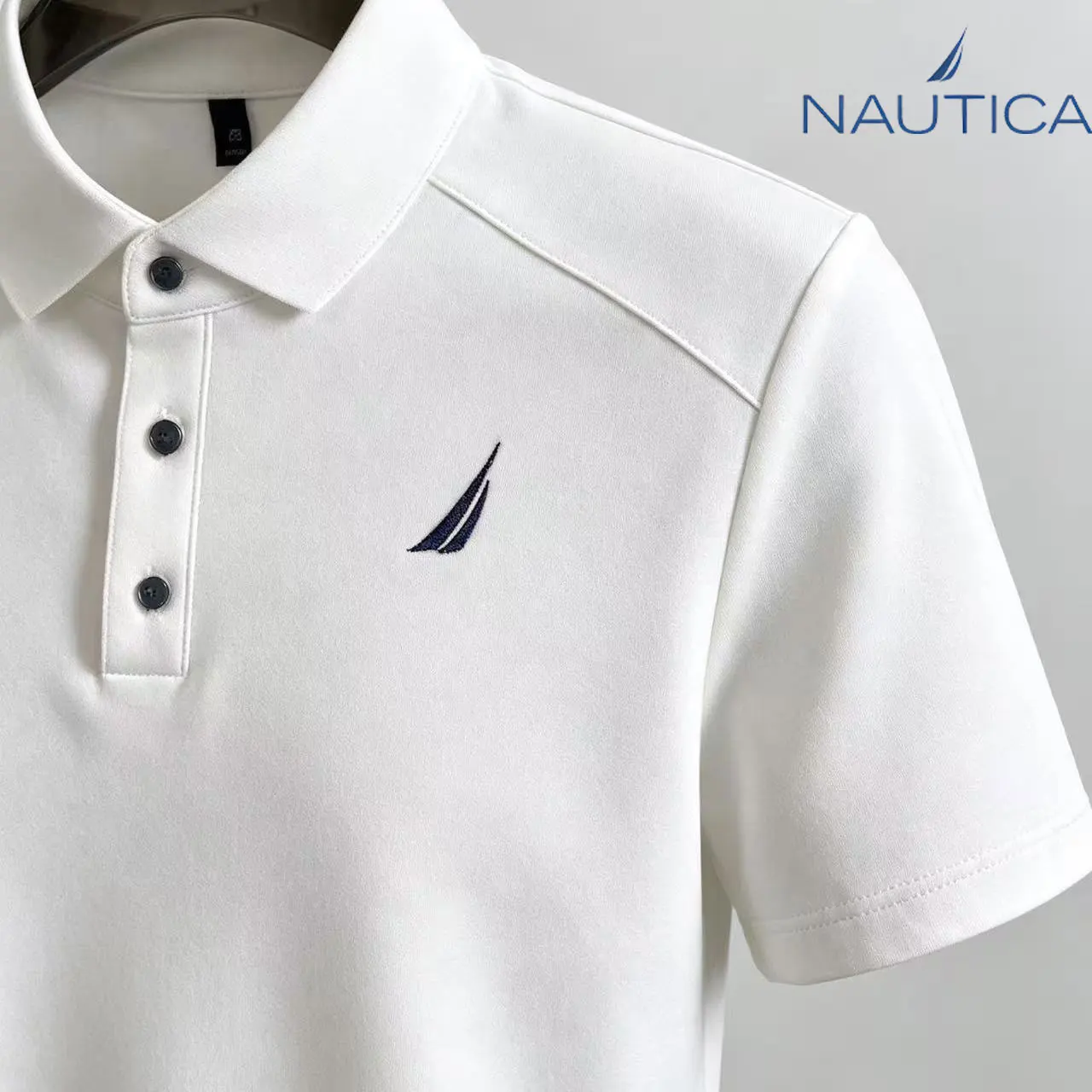 Фото Мужская дышащая футболка-поло Nautica White Sail с принтом, V-образным вырезом и коротким рукавом, хит продаж, для бизнеса, велоспорта и мотоциклов