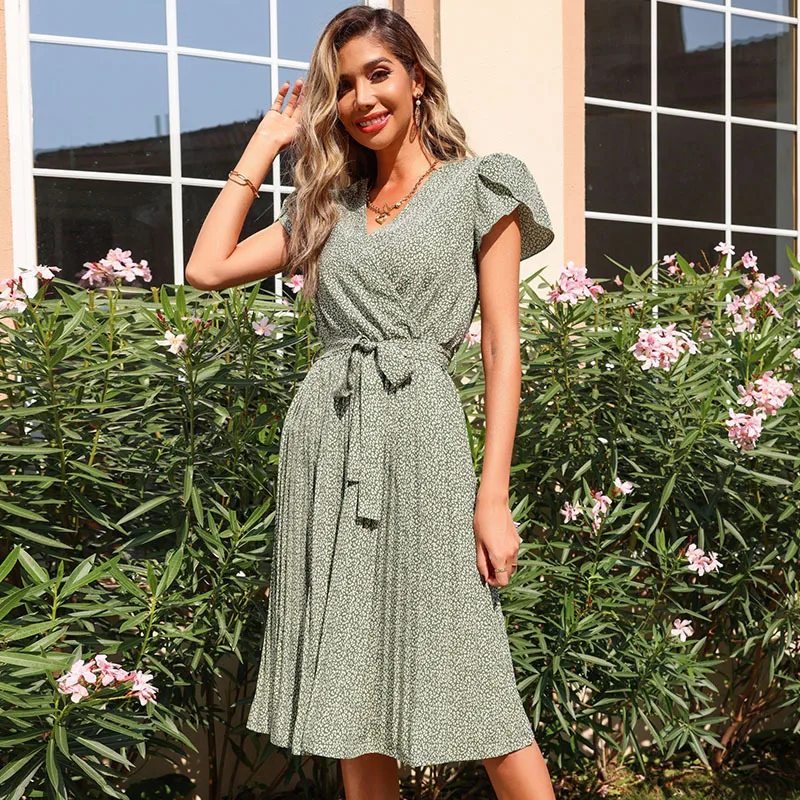 

Women's Summer Dresses 2022 New Summer Green Printed Pleated V-Neck Dress