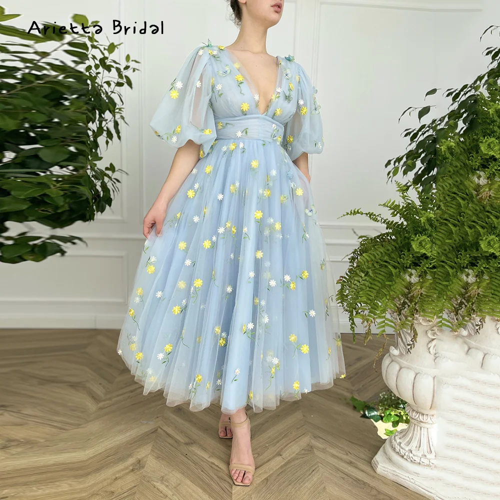 

Платье-миди с цветочной вышивкой, глубоким V-образным вырезом и полурукавами-фонариками